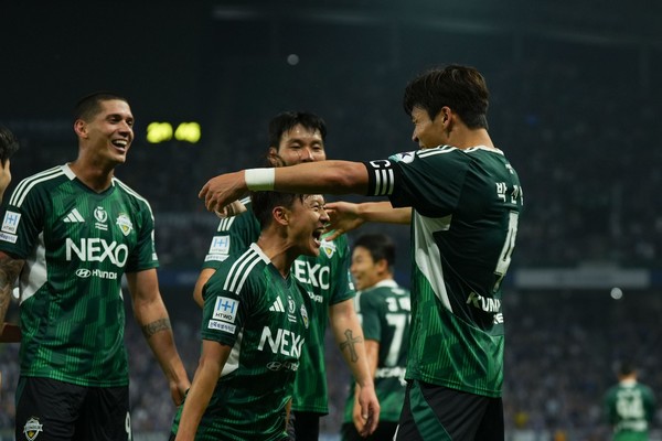 전북 현대는 31일 전주월드컵경기장에서 열린 하나은행 K리그1 2025 17라운드에서 울산에 3-1로 역전승하며 리그 선두를 달렸다.(사진=전북 현대 모터스 제공) 