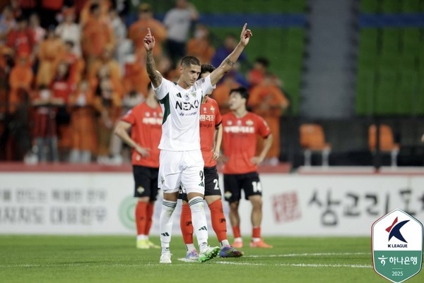 13일 강원전에서 2골 1도움을 기록한 티아고 선수.(사진=한국프로축구연맹 제공)