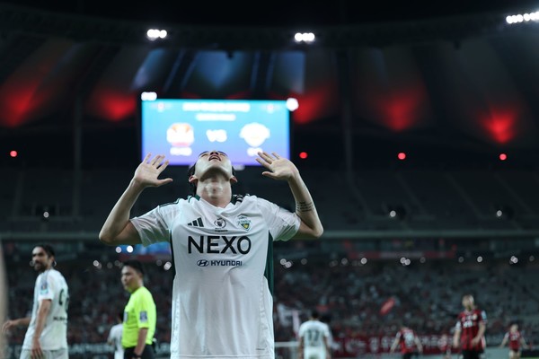 전북 현대는 2일 서울 월드컵경기장에서 열린 2025 하나은행 코리아컵 8강 FC 서울 원정 경기에서 송민규의 후반 42분 선제골로 1-0 승리를 거두며 4강에 진출했다.(사진=전북 현대 모터스 제공) 