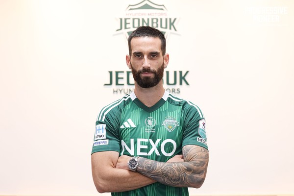 전북 현대는 7일 폴란드 프로축구 ‘포곤 슈체친’에서 활약했던 포르투갈 출신의 전천후 미드필더 주앙 감보아(João Pedro da Costa Gamboa/28세/187cm/MF)를 영입했다고 밝혔다.(사진=전북 현대 모터스 제공)
