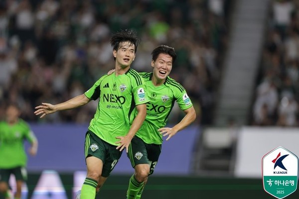 전북 현대는 23일 전주월드컵경기장에서 열린 하나은행 K리그1 2025 23라운드 강원FC와의 홈 경기에서 2-0으로 승리했다.(사진=한국프로축구연맹 제공)