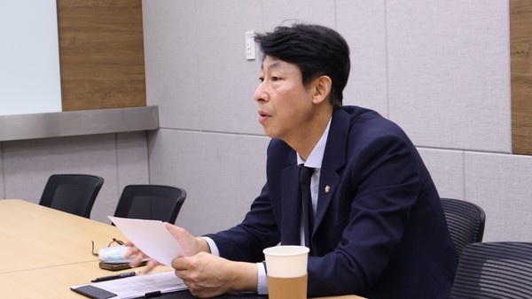 '방송 3법'에 대해 말하고 있는 이훈기 더불어민주당 국회의원.