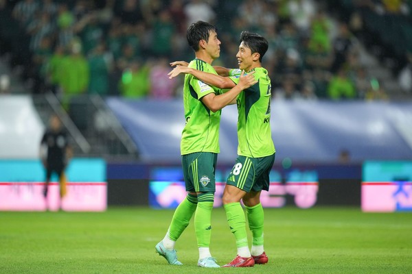 전북 현대가 20일 오후 7시 전주월드컵경기장에서 열린 2025하나은행 코리아컵 준결승 1차전에서 강원FC와 1-1로 비겼다.(사진=전북 현대 모터스 제공)