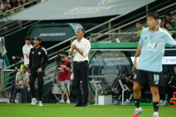 전북 현대는 20일 홈구장인 전주월드컵경기장에서 펼쳐진 ‘하나은행 K리그1 2025’ 30라운드 김천전에서 1-2로 아쉽게 패했다.(사진=전북 현대 모터스 제공) 