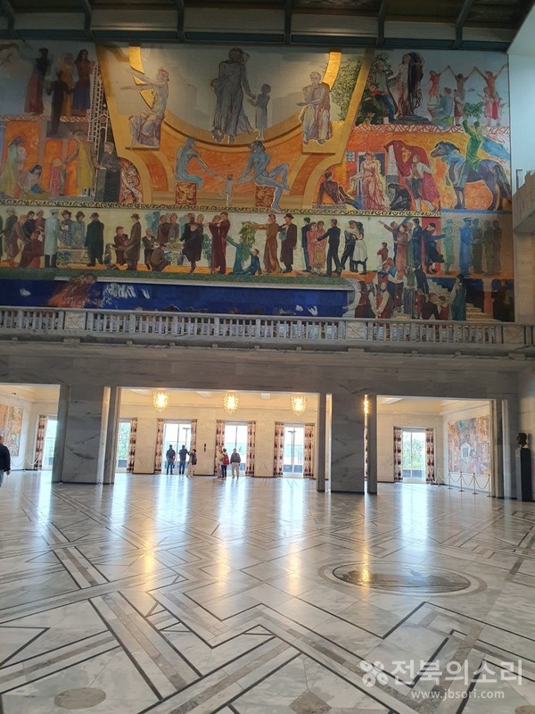 오슬로 시청사 내부 모습, 이곳에서 노벨 평화상이 수여된다.