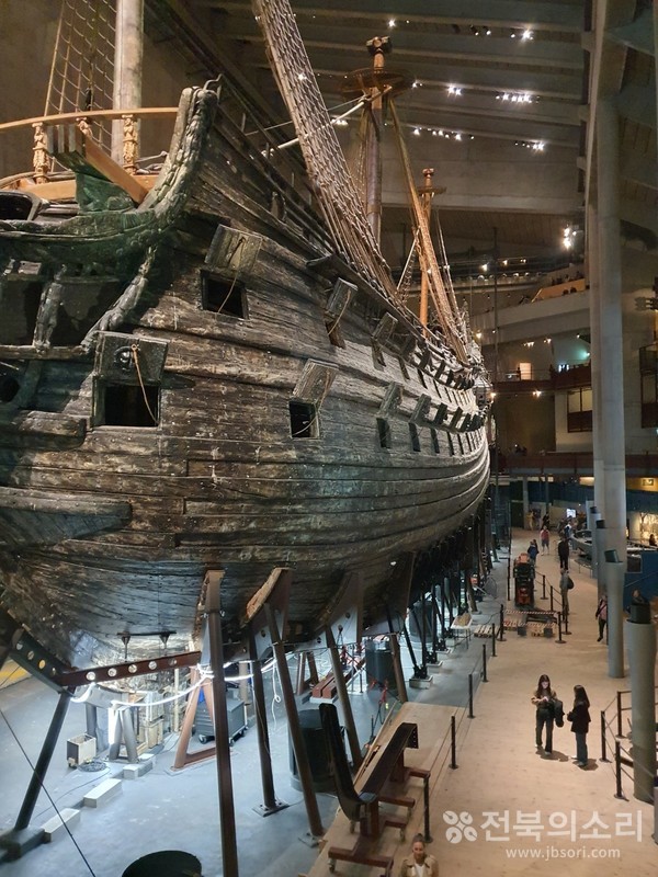 바사호의 선체가 복원돼 전시된 모습.