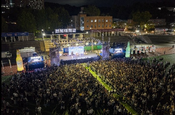 전북대학교 가을 축제인 2025 대동제 ‘학문체’가 내·외국인 학생과 지역민 등이 참여한 가운데 25일 막을 내렸다.(사진=전북대 제공)