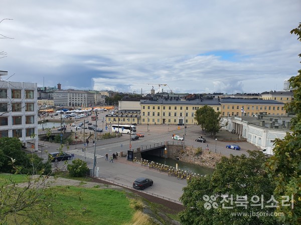 헬싱키 대성당에서 바라다 본 시내 풍경.