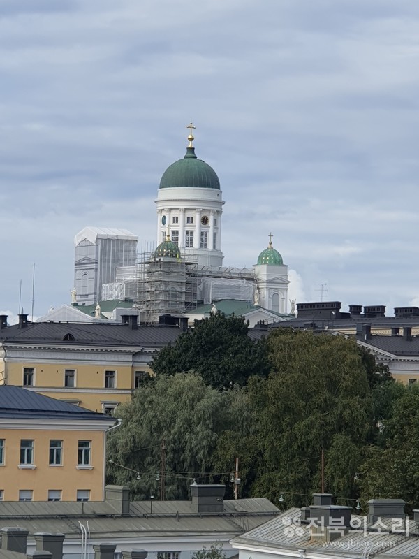 헬싱키 대성당(중앙)과 주변 전경.