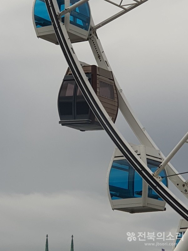 사우나 시설을 갖춘 놀이시설(중간) 모습. 