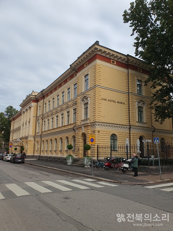 헬싱키 시내에 위차한 7성급 호텔 외관 모습.