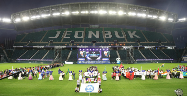 지난달 25일 전주월드컵경기장에서 ‘2025 전주드론축구월드컵’ 개막식이 열렸다.(사진=전주시 제공)